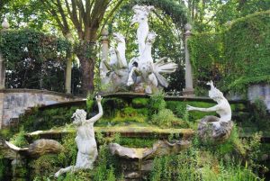 naked ladies fountain