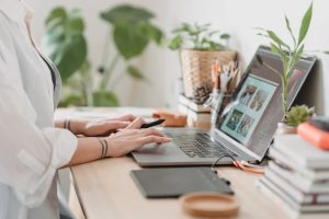 lady building portfolio on laptop